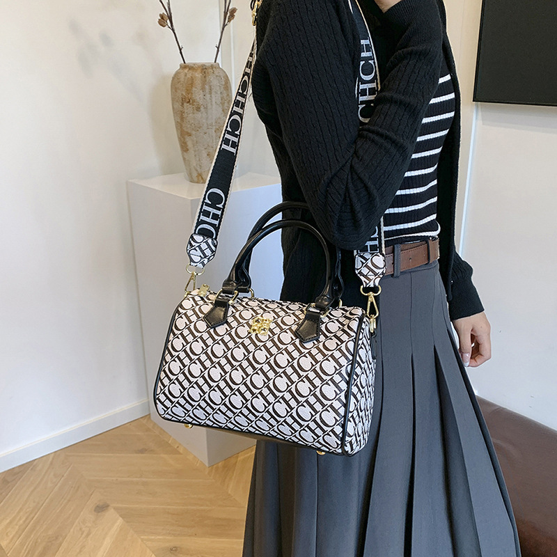 Free Shipping new designer Shoulder Bags for womens Fashion Bag Handbag messenger Pillow bag PU fashionable letter printed woman crossbody bag