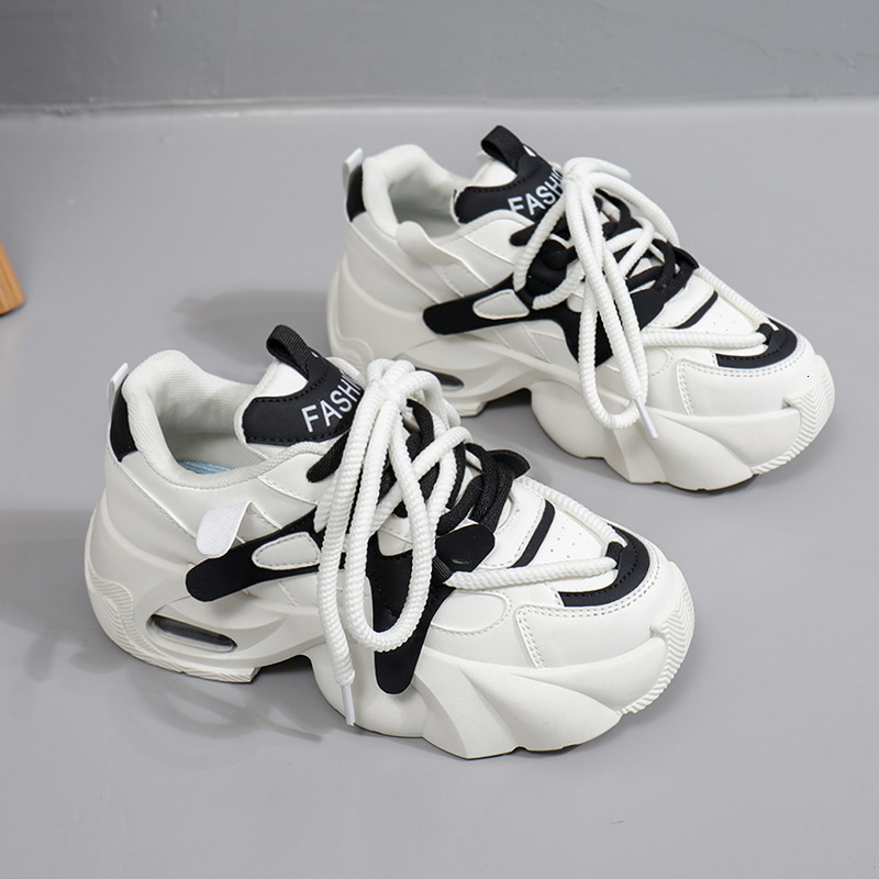 2025 New Men's and Women's Sports White Shoes Spring Designer Shoes Outdoor Sports Running Leisure Thick soled Shoes YB2802