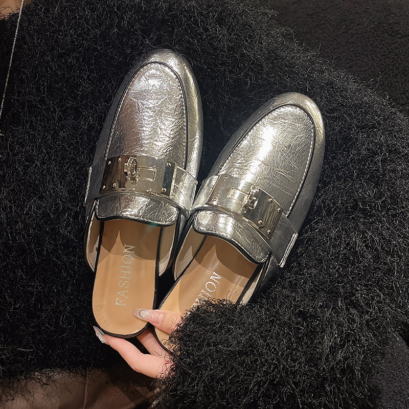 2025 hot new free shipping designer slippers for womens flat slippers black sliver beige Summer new flat bottomed beach versatile sandals