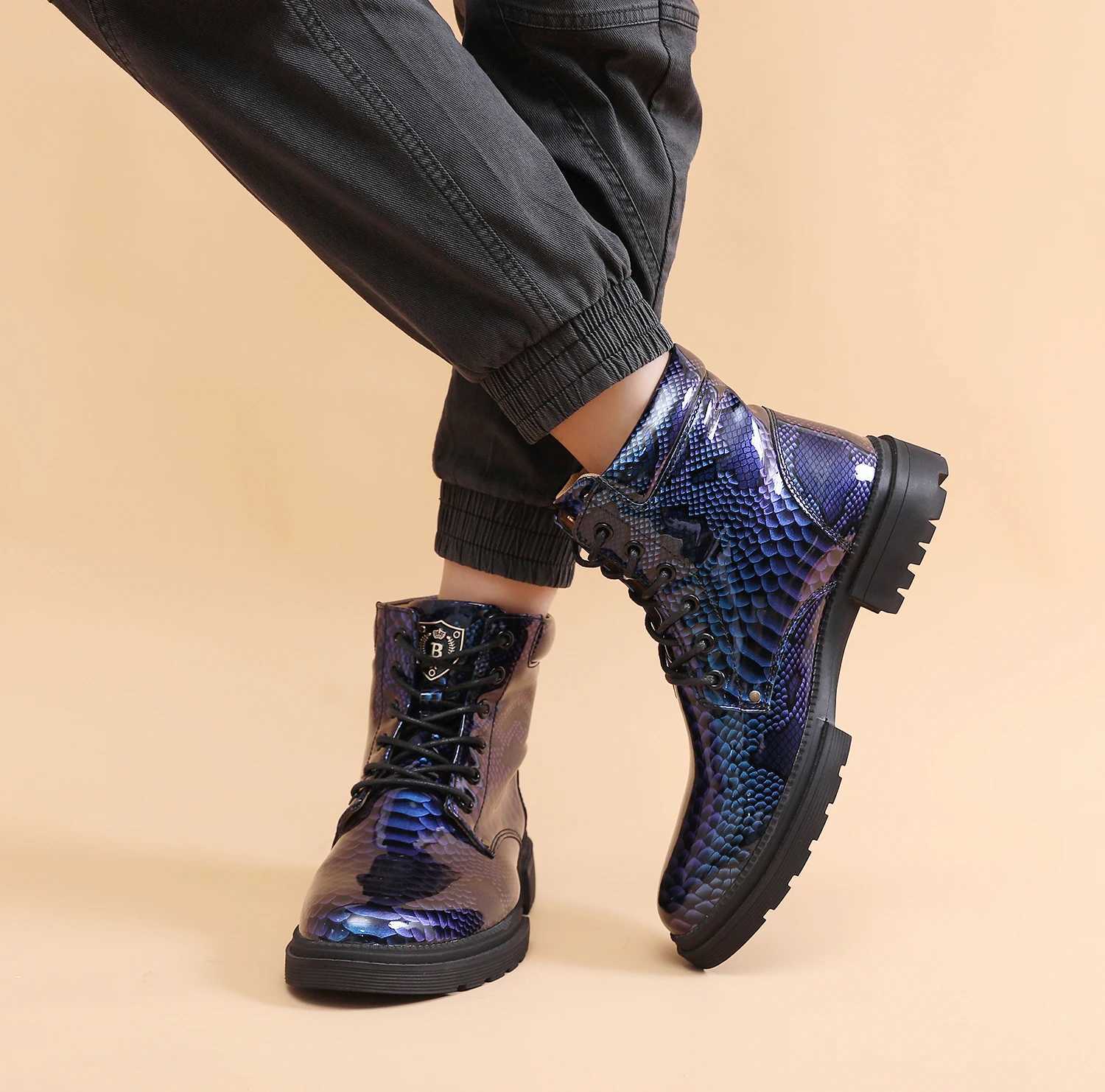 HKDQ Luxury Snake Designer Ankle Boots Men Fashion Blue Patent Leather High Top Boots Men Quality Glitter Mens Platform Boots Z250303
