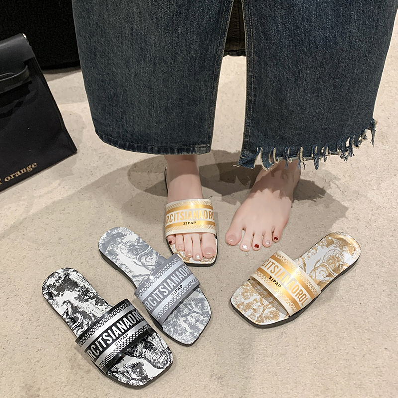 2025 hot new free shipping designer slippers for womens flat slippers black sliver glod Summer new outdoor beach slippers
