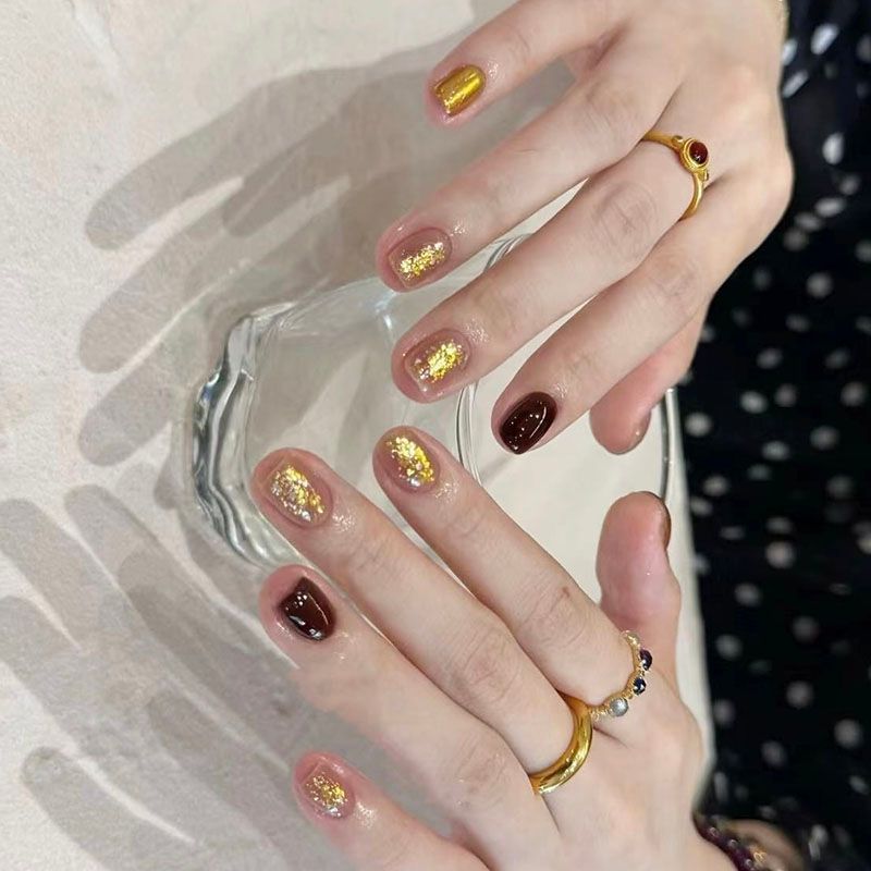 Manufacturer wholesale Autumn color contrast short square false nail is still wearable with adhesive simple set