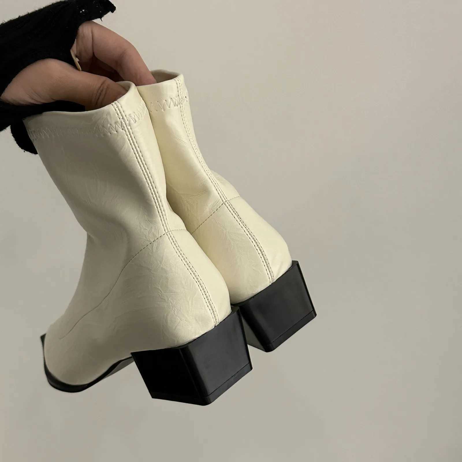 Womens Boots Autumn Pointe Shoes Winter Footwear Boots-Women Luxury Designer Rubber Pointy Med 2024 Ladies Fashion Rock Z250303