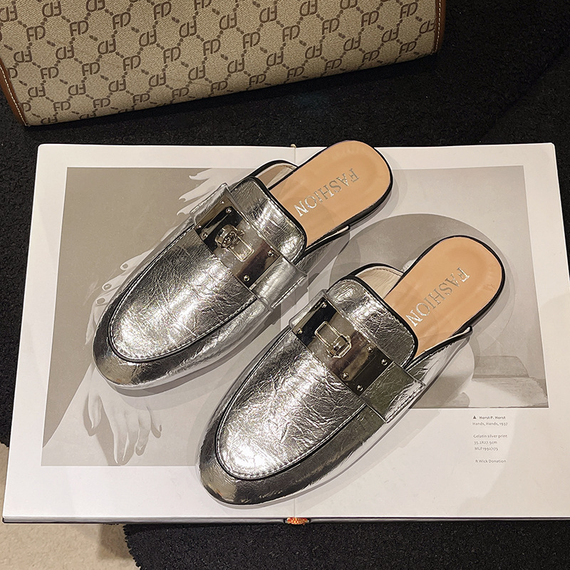 2025 hot new free shipping designer slippers for womens flat slippers black sliver beige Summer new flat bottomed beach versatile sandals