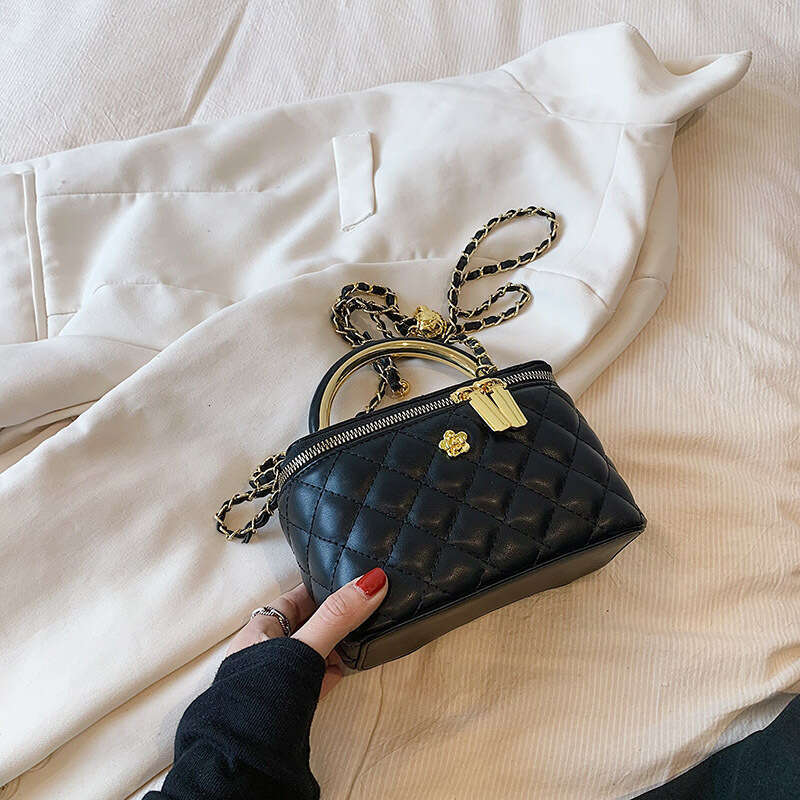 Xiaoxiangfeng Lingge Embroidery Thread for Women 2025 New High end Chain Fashion Versatile Handheld Small Square Bag