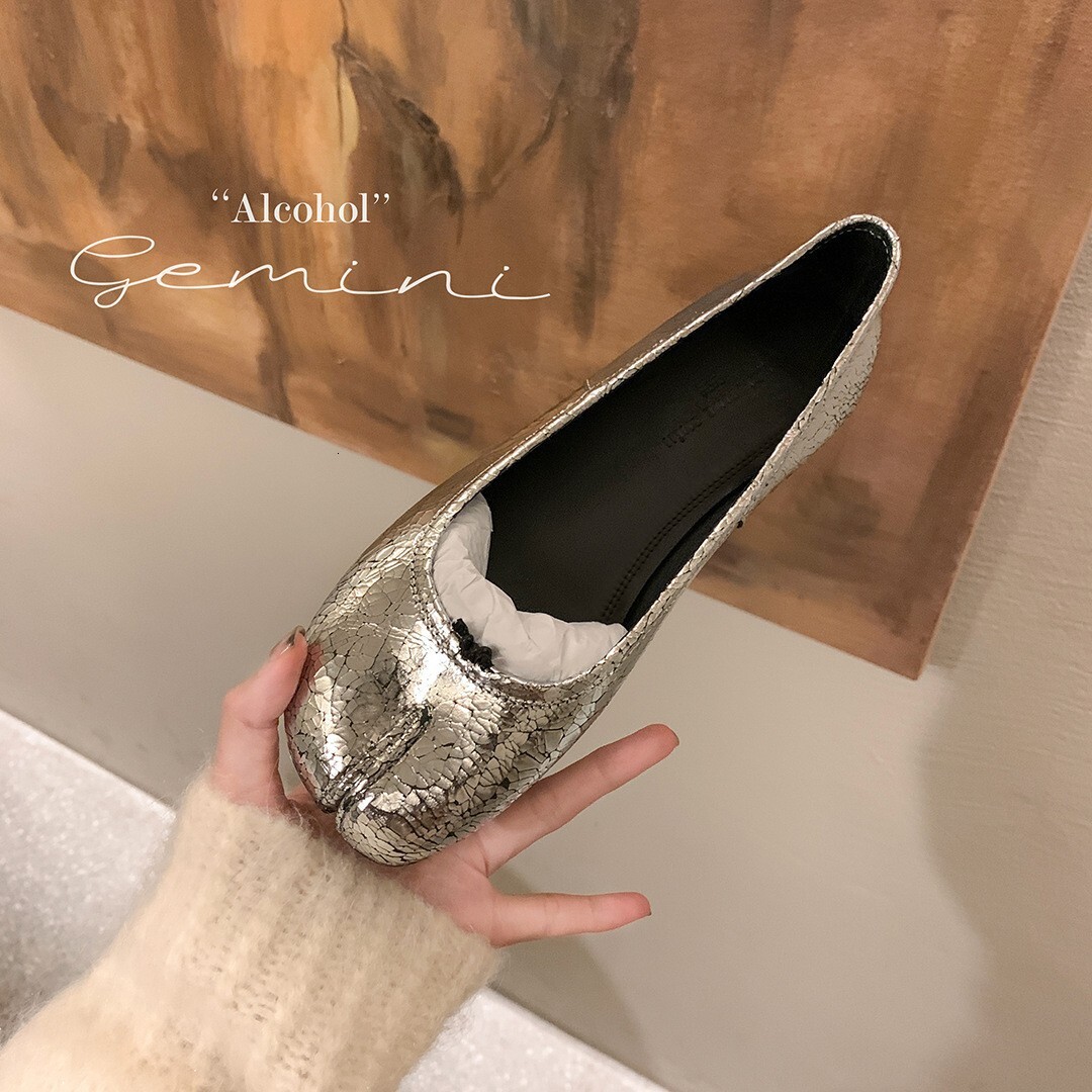 Full leather~genuine soft leather silver pig feet split toe shallow mouth single shoe flat bottom French Mary Jane women's shoes