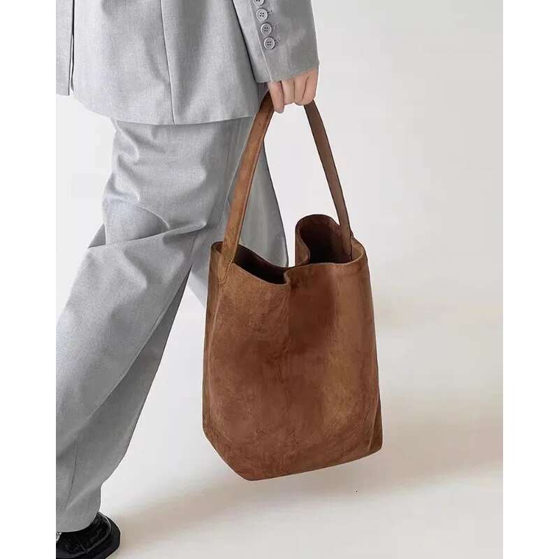 2023 New Trendy Large-Capacity Bucket Large Tote High-End Simple And Versatile Commuting Portable Shoulder Bag For Women