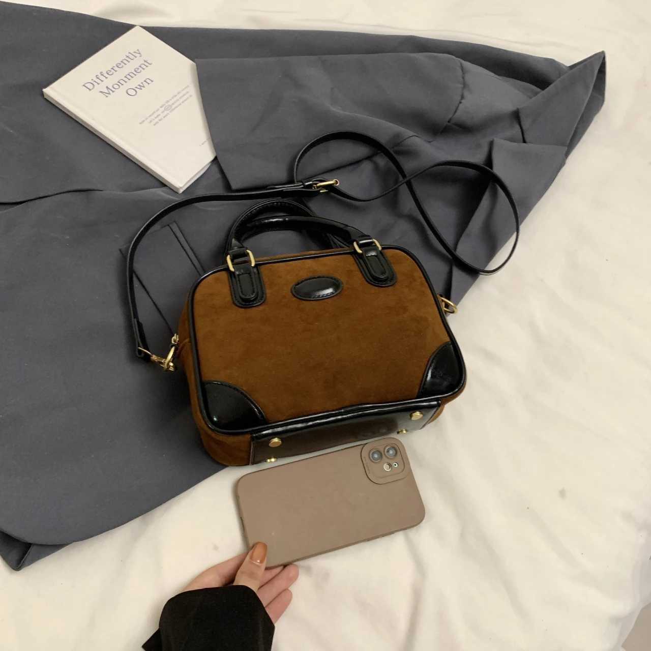 Retro matte hand-held bowling bag for women 2024 autumn new style simple casual shoulder bag high-end crossbody bag Y250303