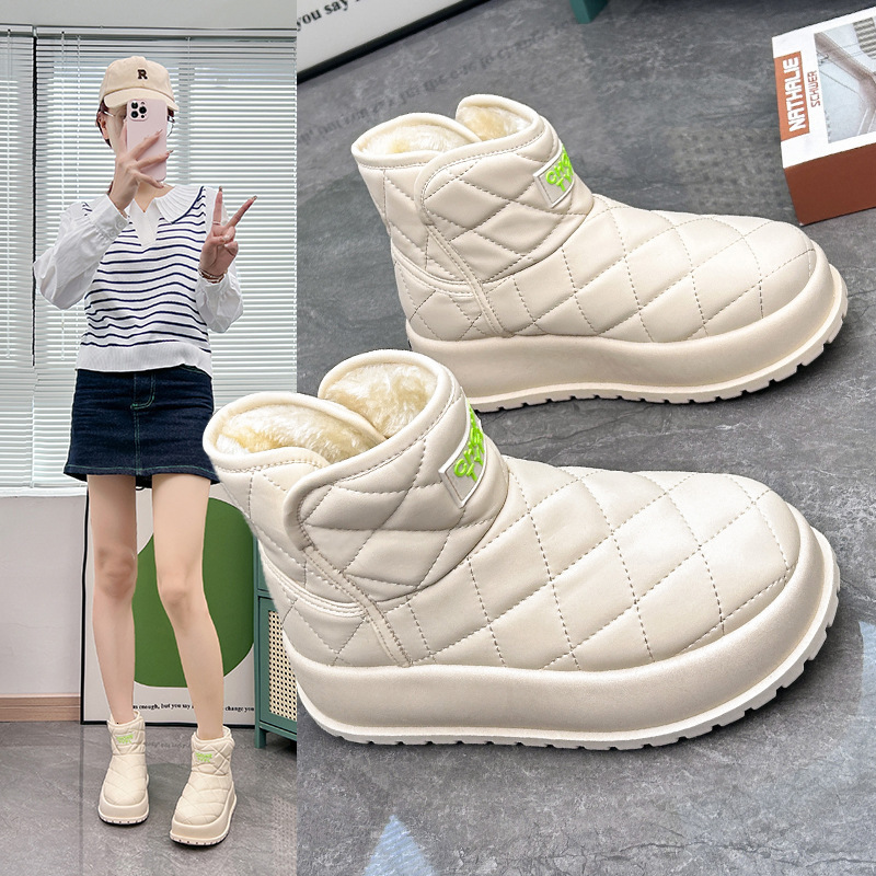 2025 Winter Designer s New Short Velvet Warm Cotton Fashion White Brown Black Thick Velvet Women s Short Boots Outdoor Non Slip Shoes