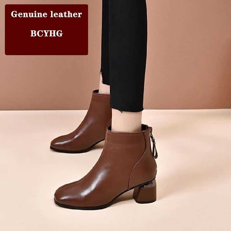 Luxury design square toe high top womens ankle boots leather thick soled high boots autumn and winter plush short boots Z250303