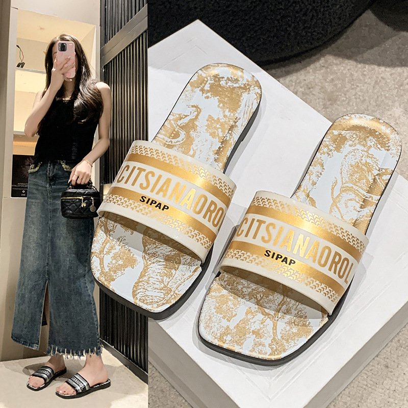 2025 hot new free shipping designer slippers for womens flat slippers black sliver glod Summer new outdoor beach slippers