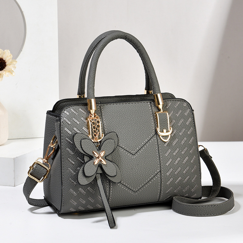 Women's 2025 Korean version handbag fashionable and atmospheric middle-aged single shoulder crossbody women's bag versatile new style