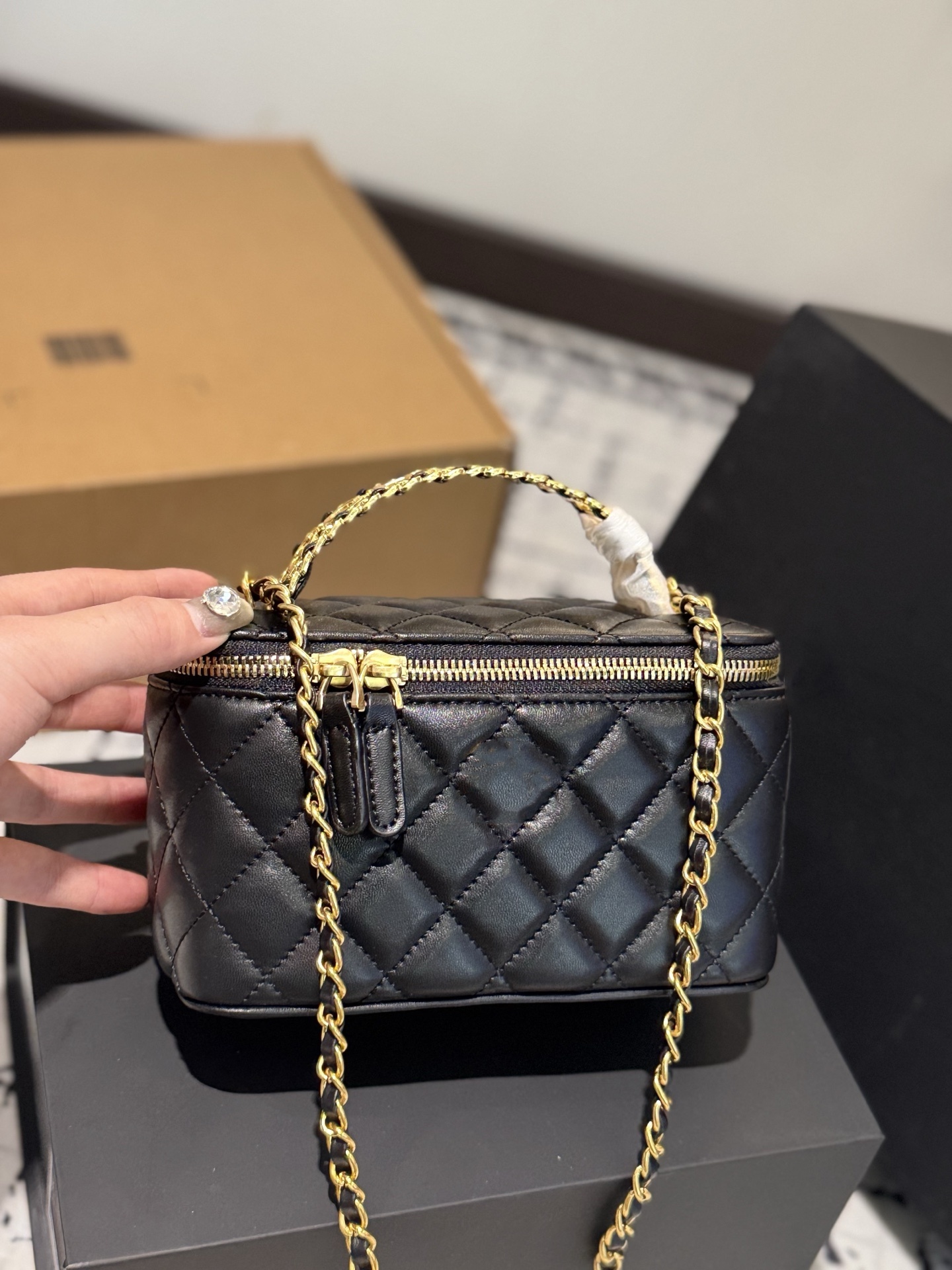 22A 10Colors Caviar Leather Lipstick Zipper Trunk Makeup Box Bag With Letter Hand Mirror Card Holder Gold Hardware Matelasse Chain Crossbody Cosmetic Case Purs