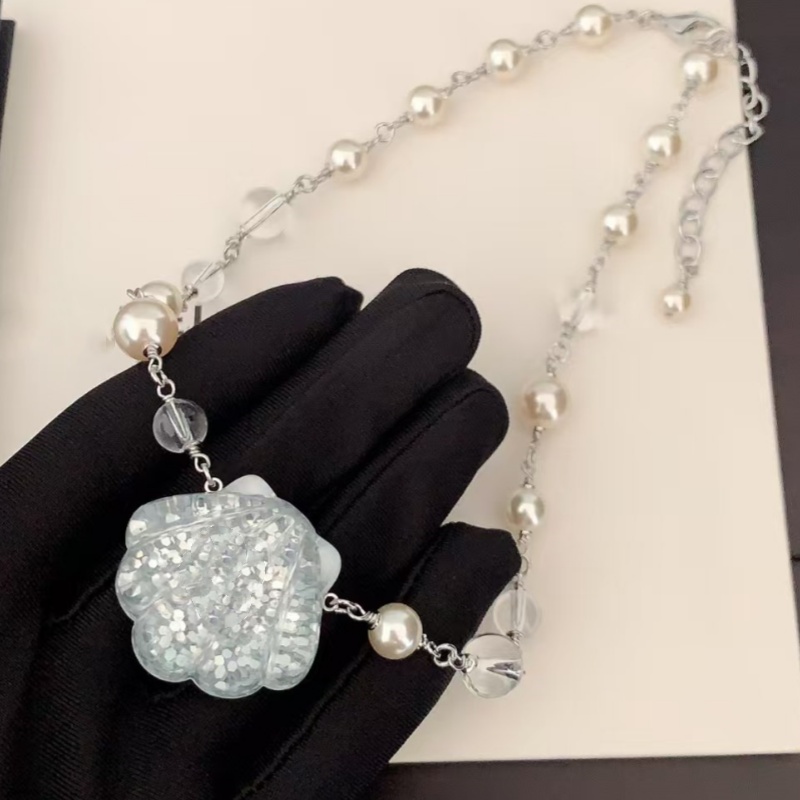 New Italy Fashion Women Luxury Necklace Jewelry White Gold Plated White Letters Acrylic Bling Shell Pendant Necklaces For Friends Nice Gift