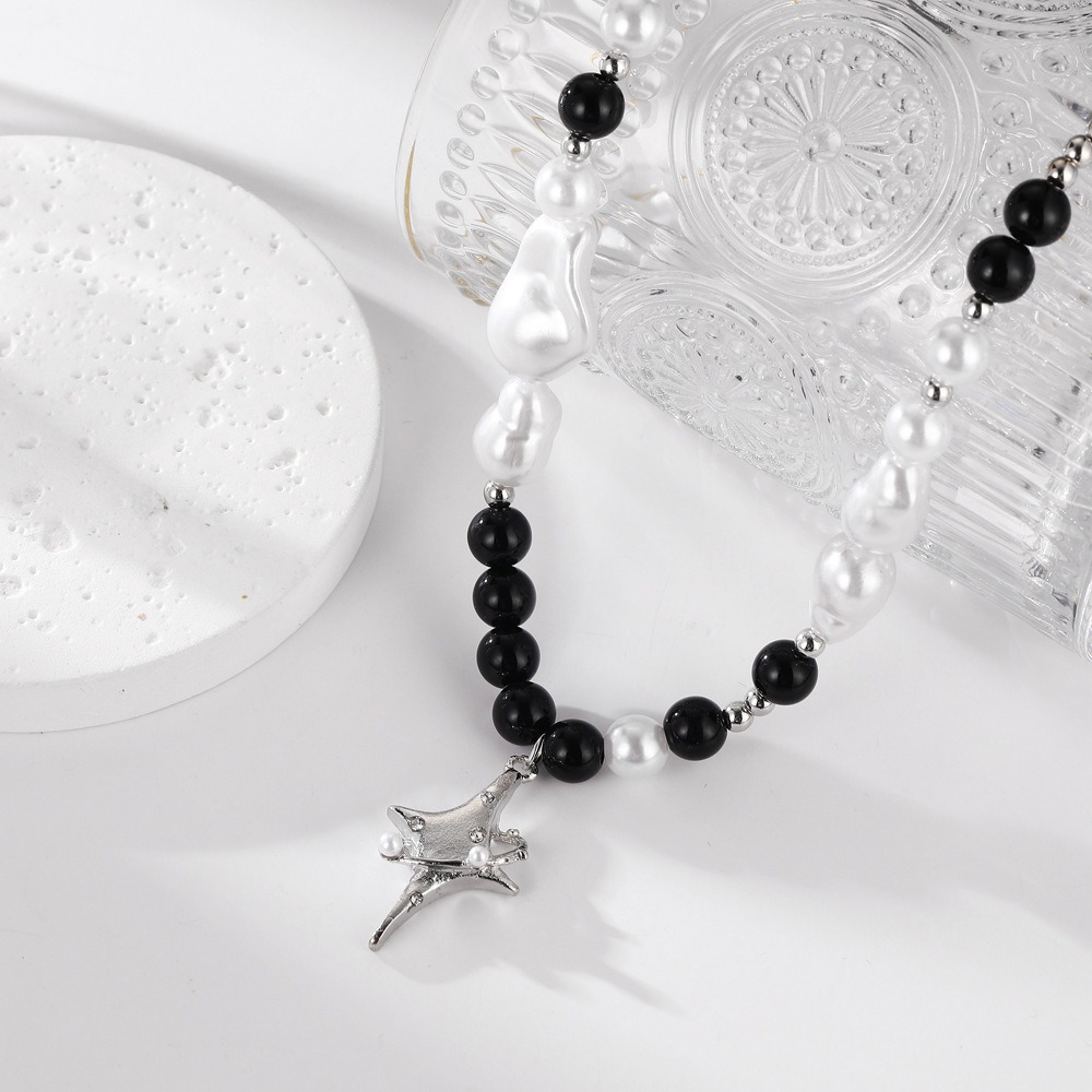 Fashionable Minimalist Unisex Handmade Beaded Pearl Necklace with Black & White Color Blocking