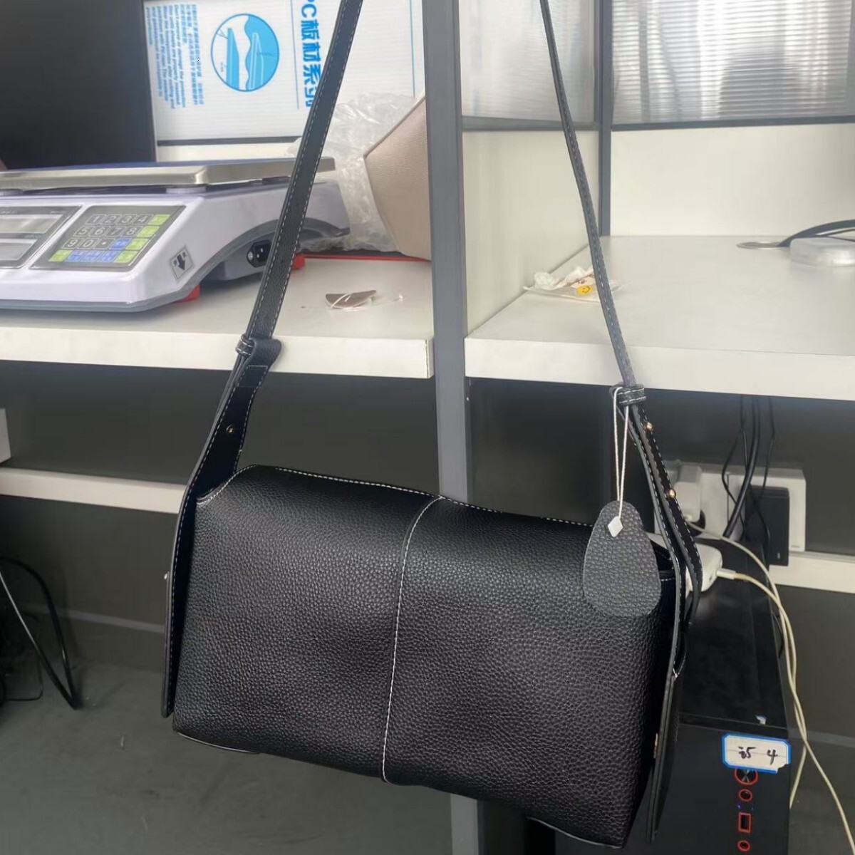 Designer Hanging Ear Mini Eave Bag, Spring And Summer Fashionable Leather Commuting Crossbody Hobo Bag