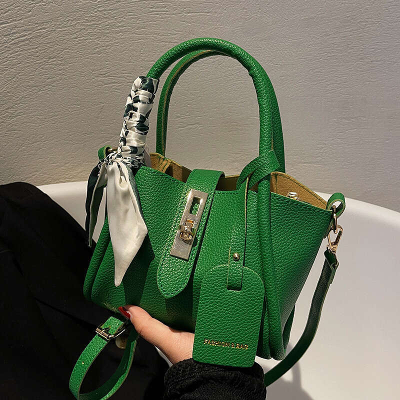 Niche handbag 2025 summer new trend vegetable basket women's small fragrant style crossbody hand-held bucket bag