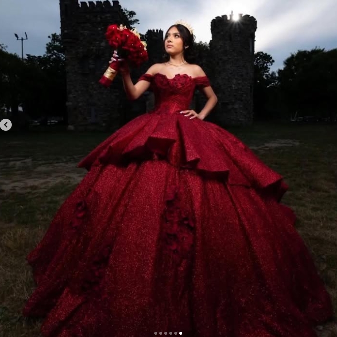 Glitter Burgundy Sequin Quinceanera Dresses Straps Off Shoulder Sweetheart Neckline Shiny Princess Sweet 16 Dress Prom Party Ball Gown