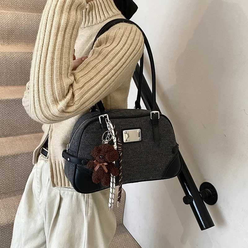 Brand Designer PU Leather and Canvas Patchwork Womens Shoulder Bag Retro Pendant Crossbody Bag Shell Handbag Y250303