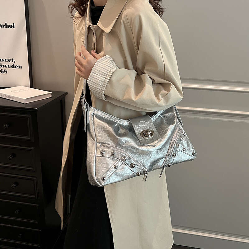 Personalized Motorcycle 2025 New Fashionable Large Capacity Willow Nail Tote Heavy Industry Western Style Single Shoulder Underarm Bag