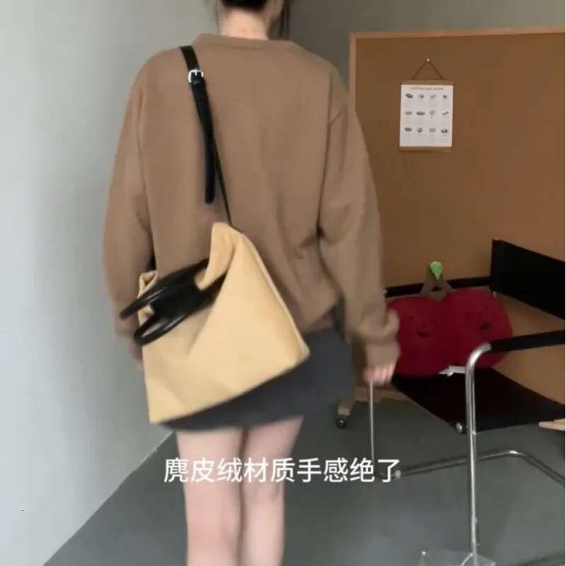 Korean Version Frosted Large Capacity Handbag 2025 New Retro Crossbody Briefcase High-End Commuting Shoulder Bag