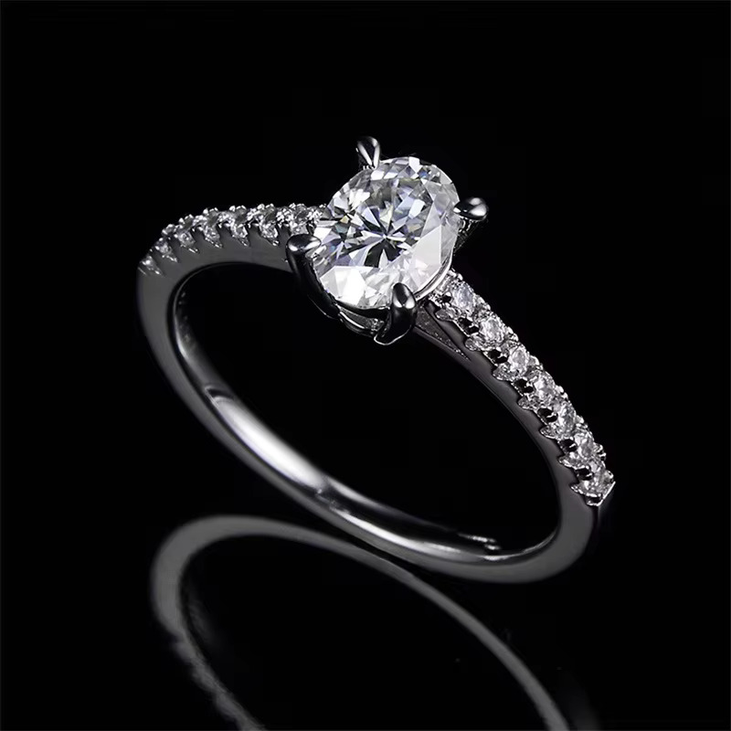 Lab Created Certified Mossanite Wedding 1ct 5.5 mm White Color Princess Cut Sier Engagement Moissanite Ring for Women
