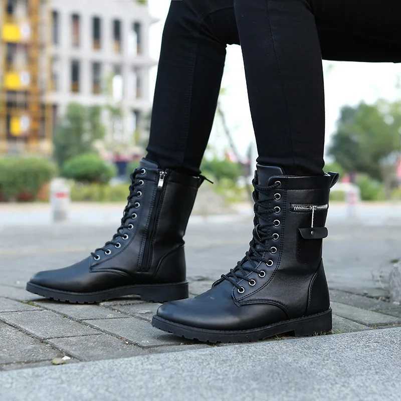2025 Mens Punk Boots Fashion Street Mens Motorcycle Boots Luxury Buckle Tool Shoes Cowboy Medium High Mens Military Boots Z250303