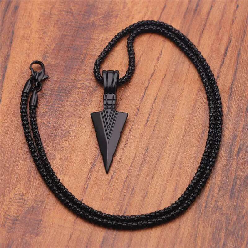 2022 Sier Color Retro Personality Black Triangle Arrowhead Necklace Pendant Niche Style Punk Jewelry Party Gift For Men And Wo