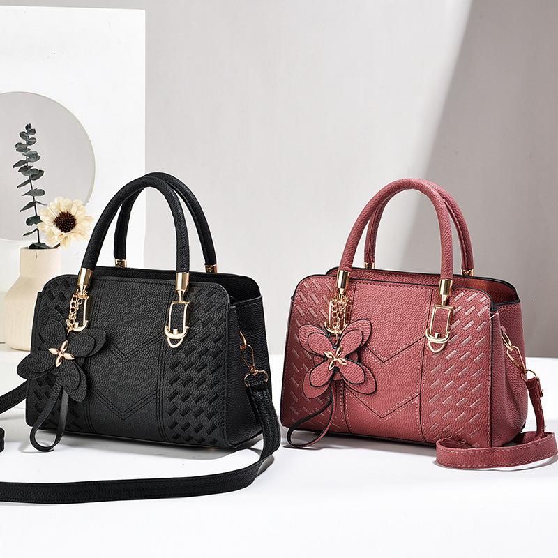 Women's 2025 Korean version handbag fashionable and atmospheric middle-aged single shoulder crossbody women's bag versatile new style