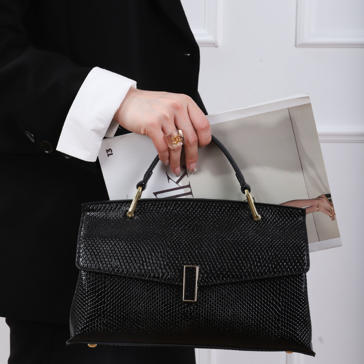 Designer 2025 Mom Crossbody Versatile, High End, Shiny Surface, Temperament, Snake Pattern Splicing Design, Handheld Shoulder Bag