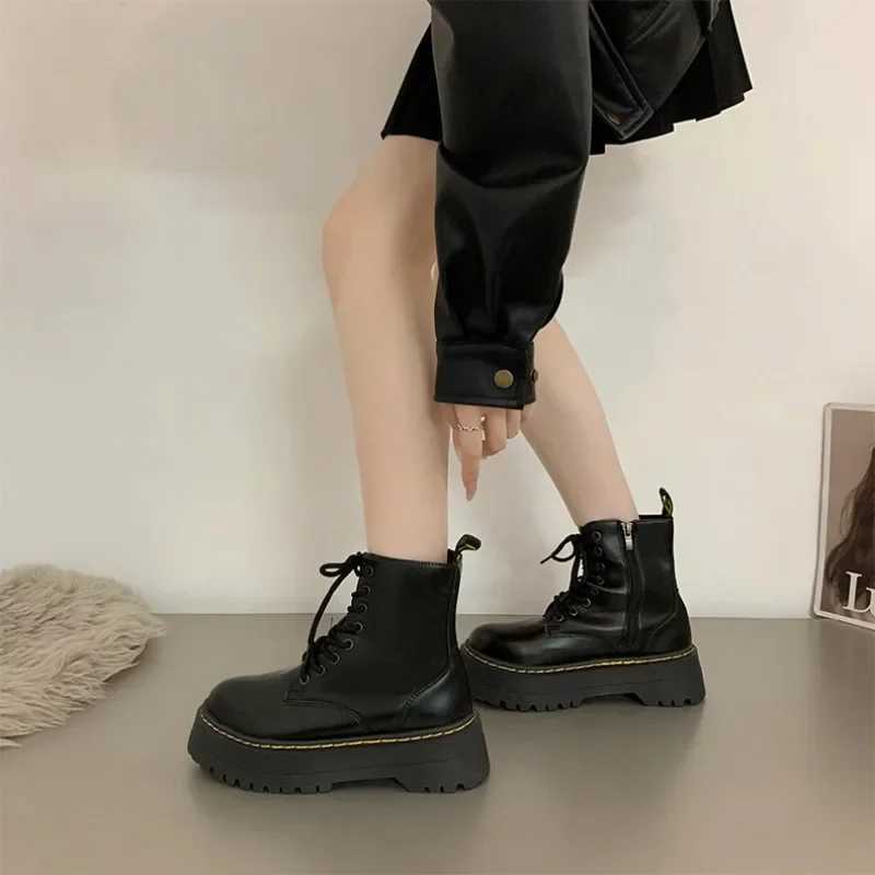 2024 Women Fashion Boots Casual Shoes Woman Leather Chelsea Ladie Classic Punk Female Goth High Platform Boots Women Botas Mujer Z250303