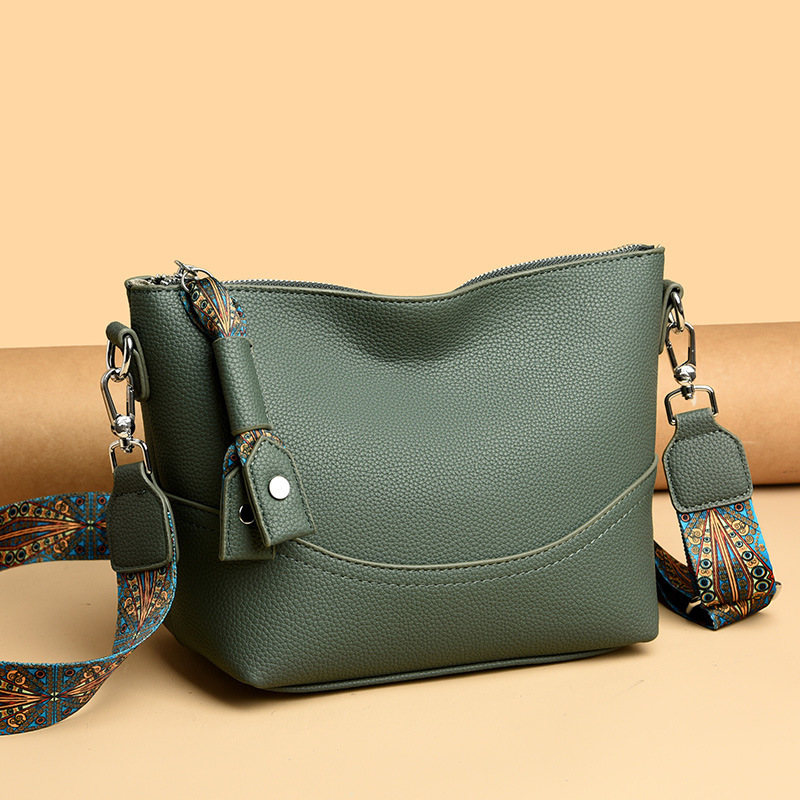 toteBag Shoulder bag ROSE NOIRE Women's New Spring Commuter Versatile End High Capacity Bucket Fashionable And Simple Single Shoulder Crossbody B