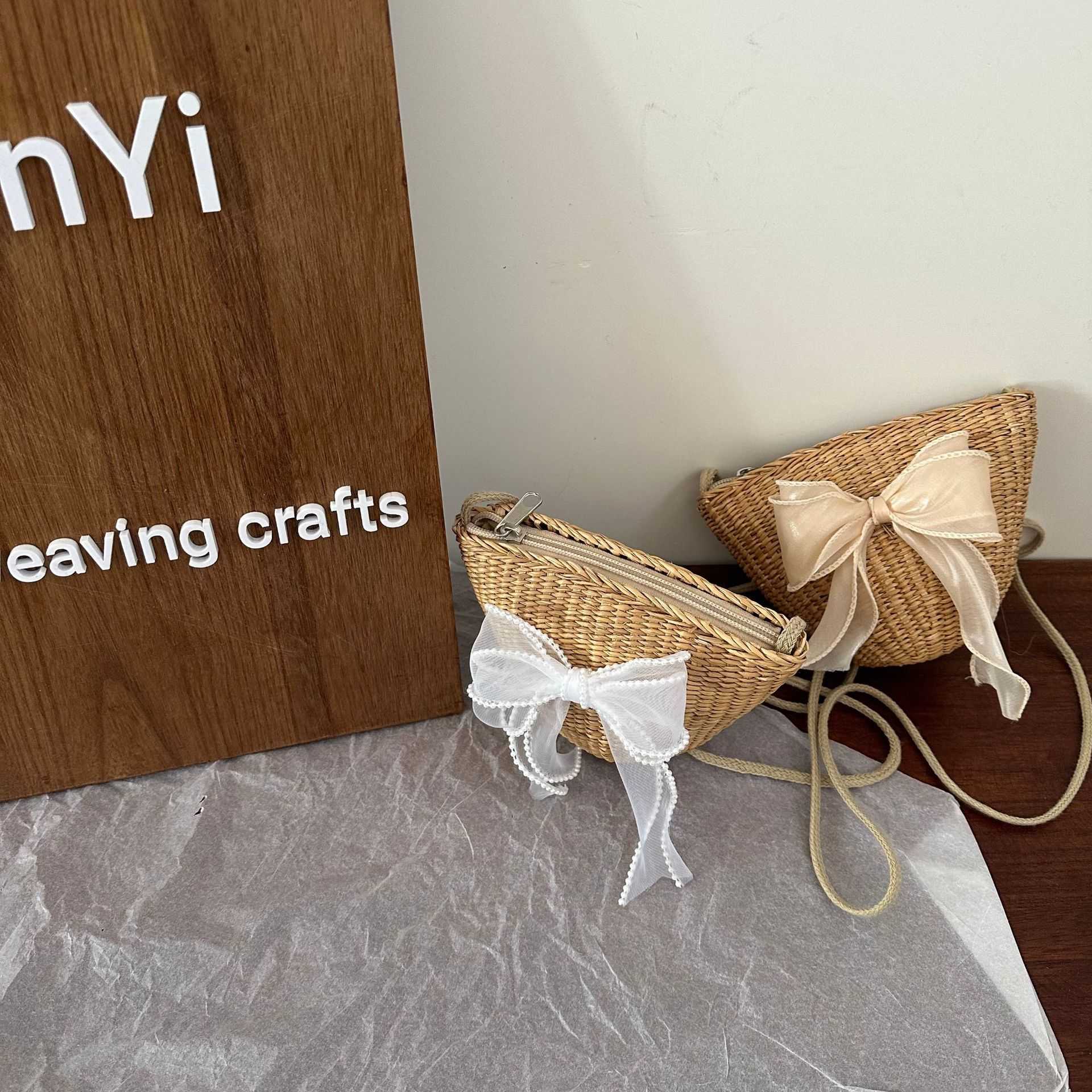 Ins children's cute handmade woven bag crossbody bag beach grass woven bag baby coin purse yellow grass bag internet celebrity