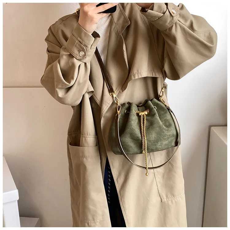 Brand Designer PU Leather and Faux Suede Patchwork Womens Shoulder Bag Retro Chain Crossbody Bag Bucket Handbag Y250303