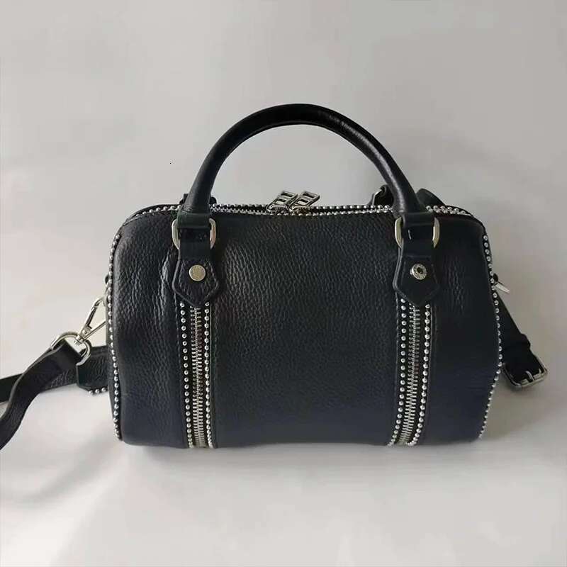 2025 New Women Shoulder Design Stylish Ladies Crossbody High Quality Vintage Chain Envelope Bag