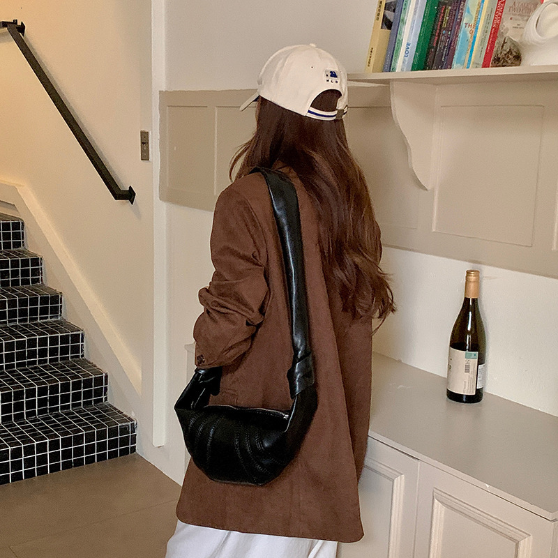 toteBag Shoulder bag ROSE NOIRE Autumn Versatile Crossbody New Women's Korean Version, High-End Feeling, Dumpling Bag, Niche Design, Shoulder Bag