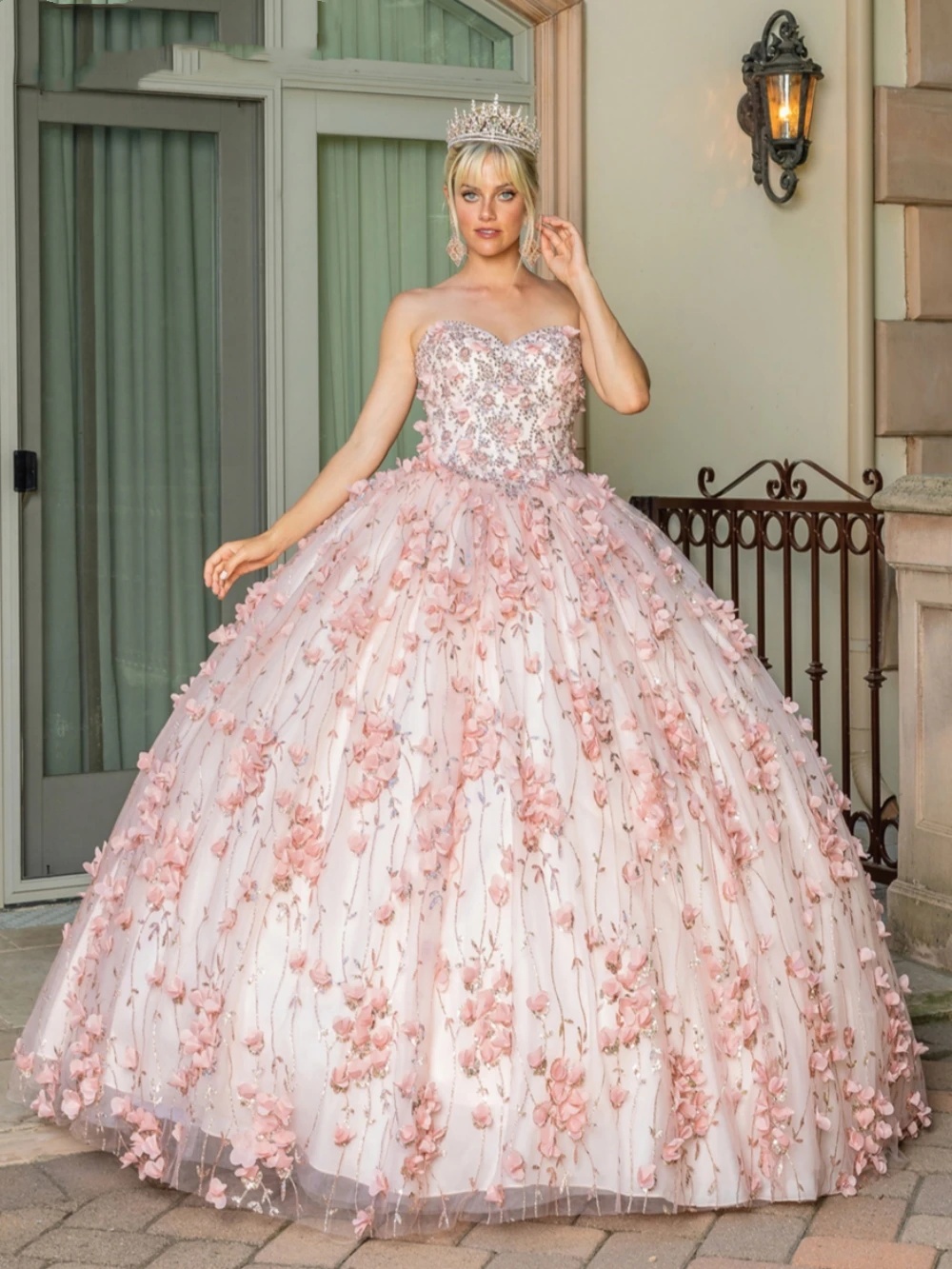 Elegant Ball Gown Quinceanera Dresses For Women Appliques Sequins Gowns Sweetheart Neck Sleeveless Party Prom Sweep Train Dress Customied