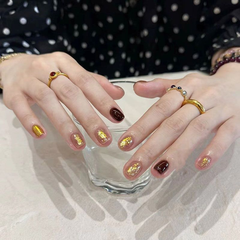 Manufacturer wholesale Autumn color contrast short square false nail is still wearable with adhesive simple set