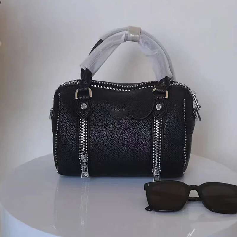 2025 New Women Shoulder Design Stylish Ladies Crossbody High Quality Vintage Chain Envelope Bag