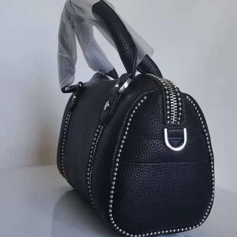 2025 New Women Shoulder Design Stylish Ladies Crossbody High Quality Vintage Chain Envelope Bag