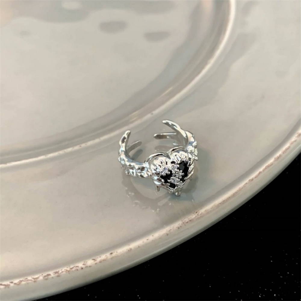 Retro Inspired Black Thorn Heart Jewelry - Elegant Female Fingerring Design