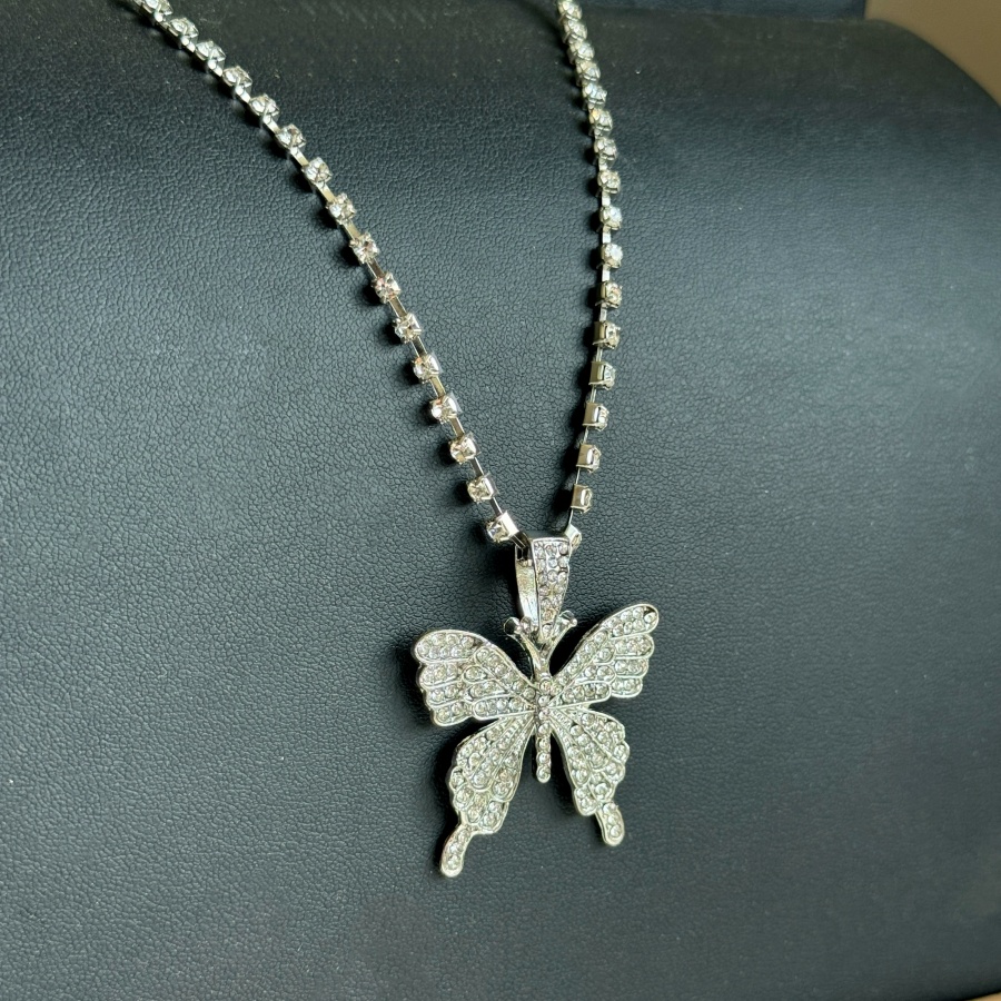 Women's Elegant Single Layer Rhinestone Butterfly Pendant Necklace with Claw Setting