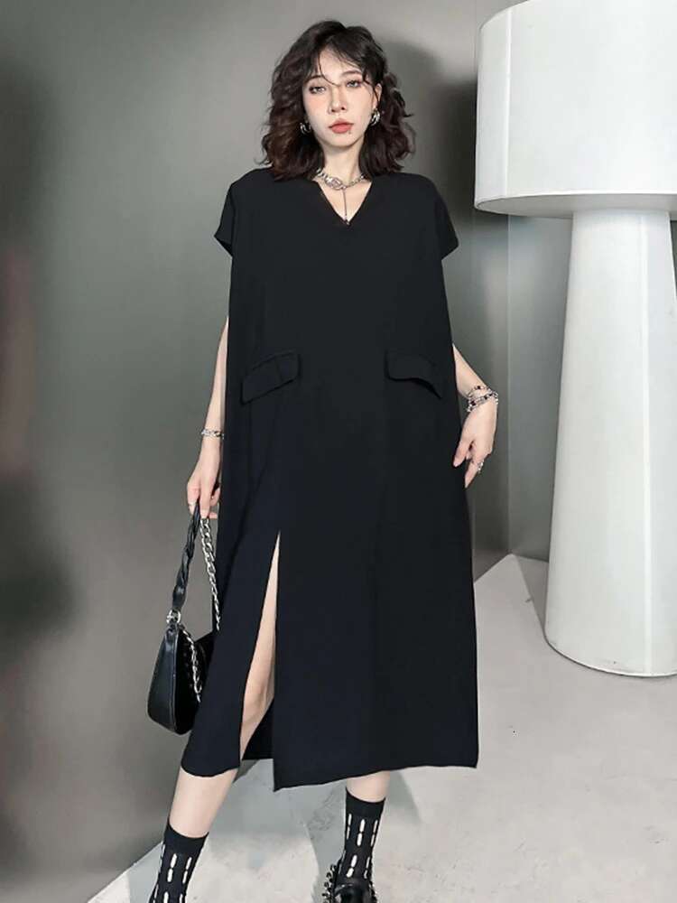 EAM Women Black Brief Thin Hem Slit Casual Big Sie Midi Dress New V-Neck Sleeveless Fashion Tide Spring Summer 2024 1Dh5029