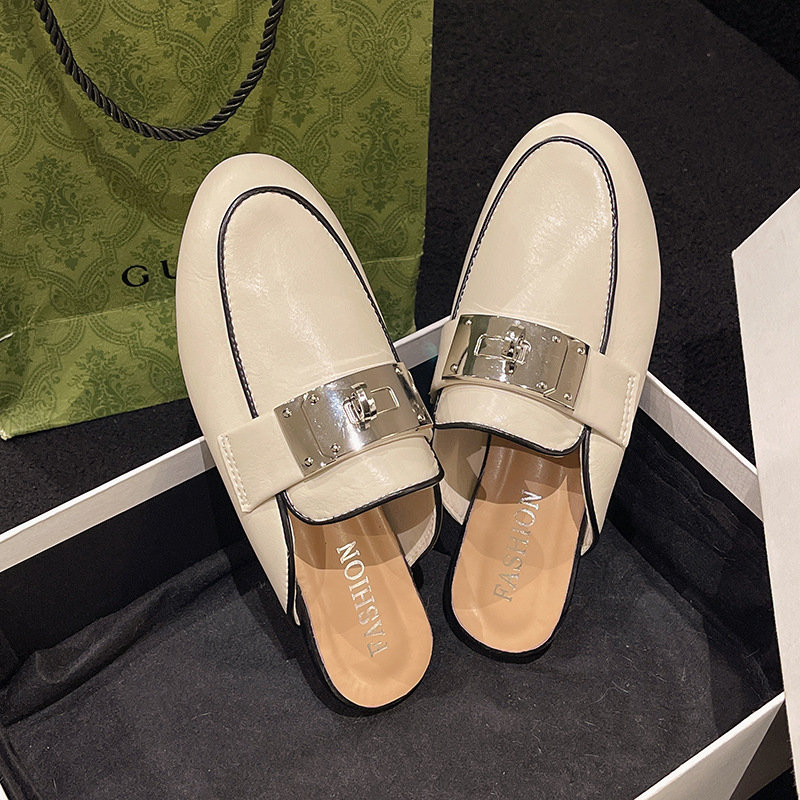 2025 hot new free shipping designer slippers for womens flat slippers black sliver beige Summer new flat bottomed beach versatile sandals