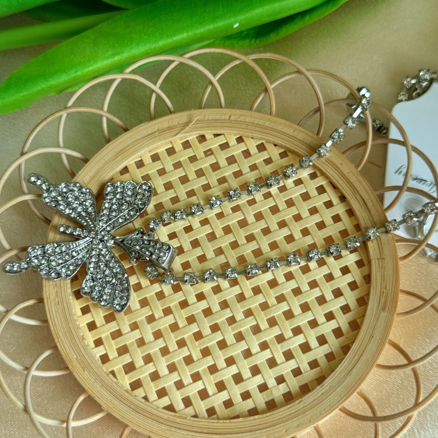 Women's Elegant Single Layer Rhinestone Butterfly Pendant Necklace with Claw Setting