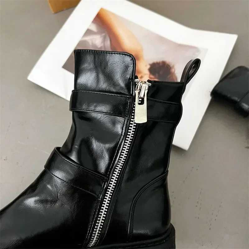 New Luxury Leather Ankle Boots Women Chunky Heel Flat Biker Boots Belt Metal Buckle Design Platform Boots for Women Combat Boots Z250303