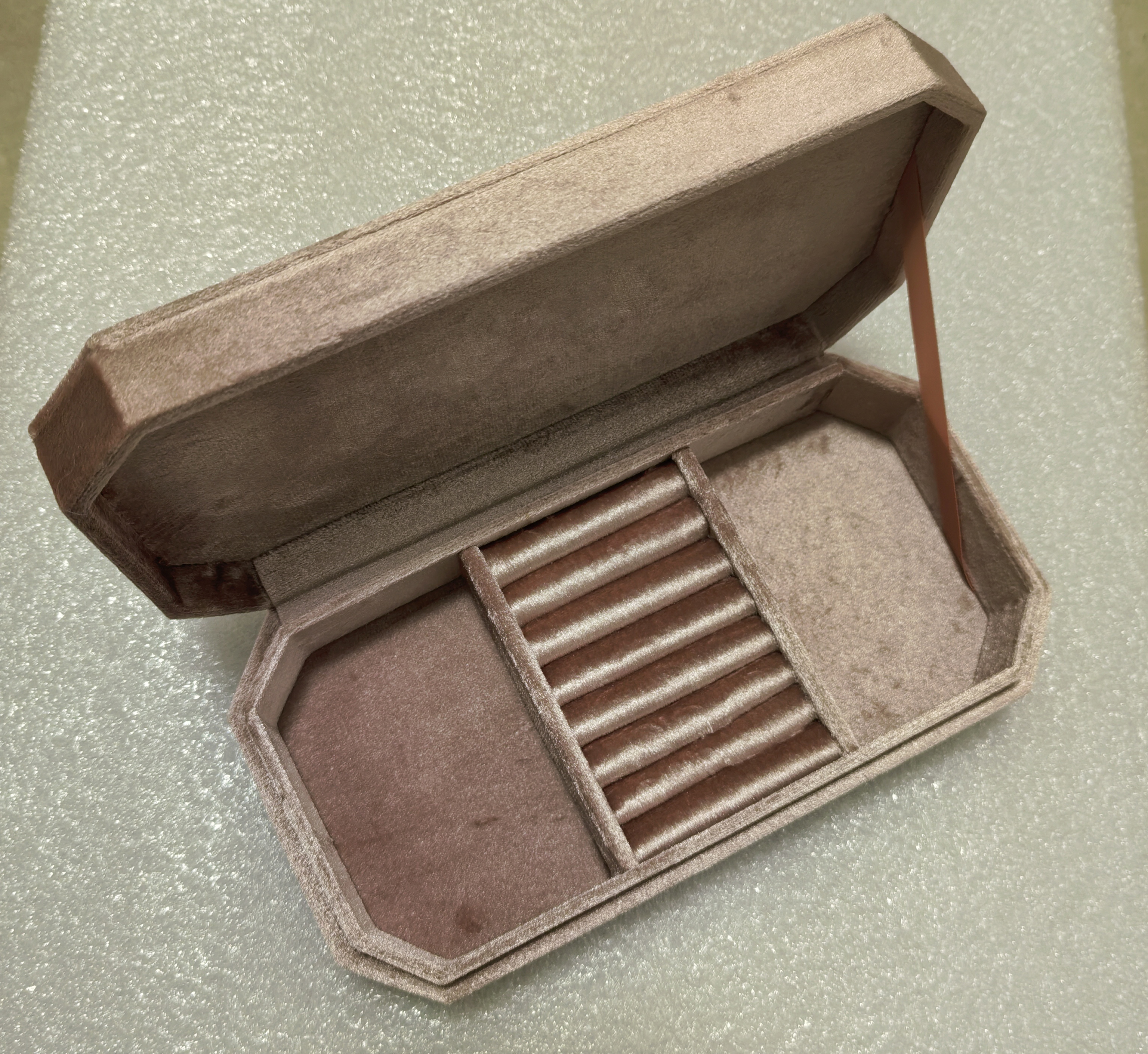 Wholesale NEW Makeup Tools Large-Compartment Box Ideal for Organizing Beauty Products + Gifts