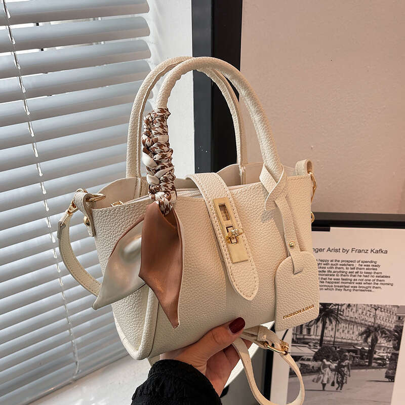 Niche handbag 2025 summer new trend vegetable basket women's small fragrant style crossbody hand-held bucket bag