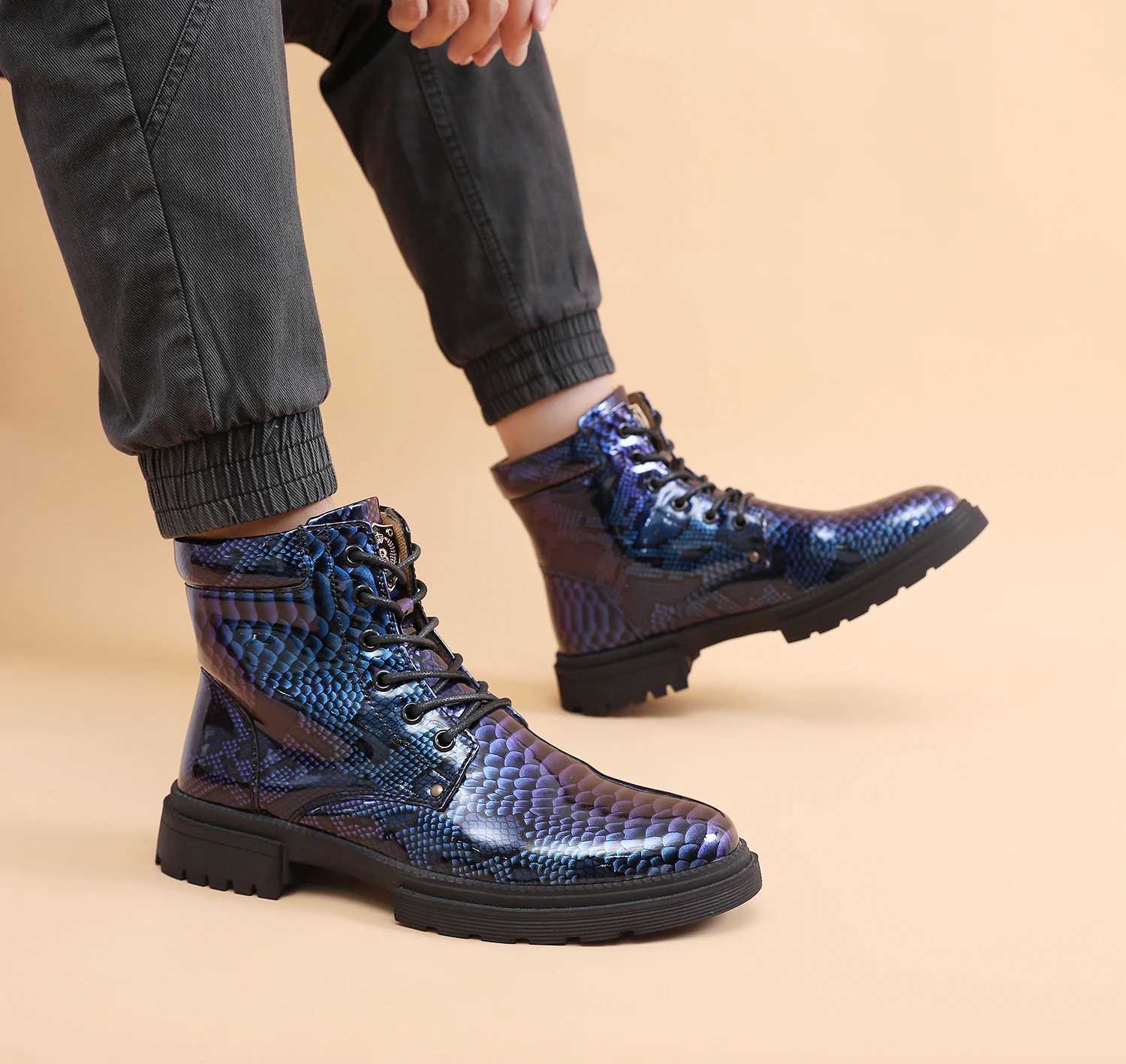HKDQ Luxury Snake Designer Ankle Boots Men Fashion Blue Patent Leather High Top Boots Men Quality Glitter Mens Platform Boots Z250303