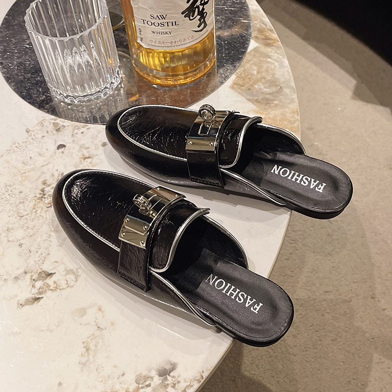 2025 hot new free shipping designer slippers for womens flat slippers black sliver beige Summer new flat bottomed beach versatile sandals